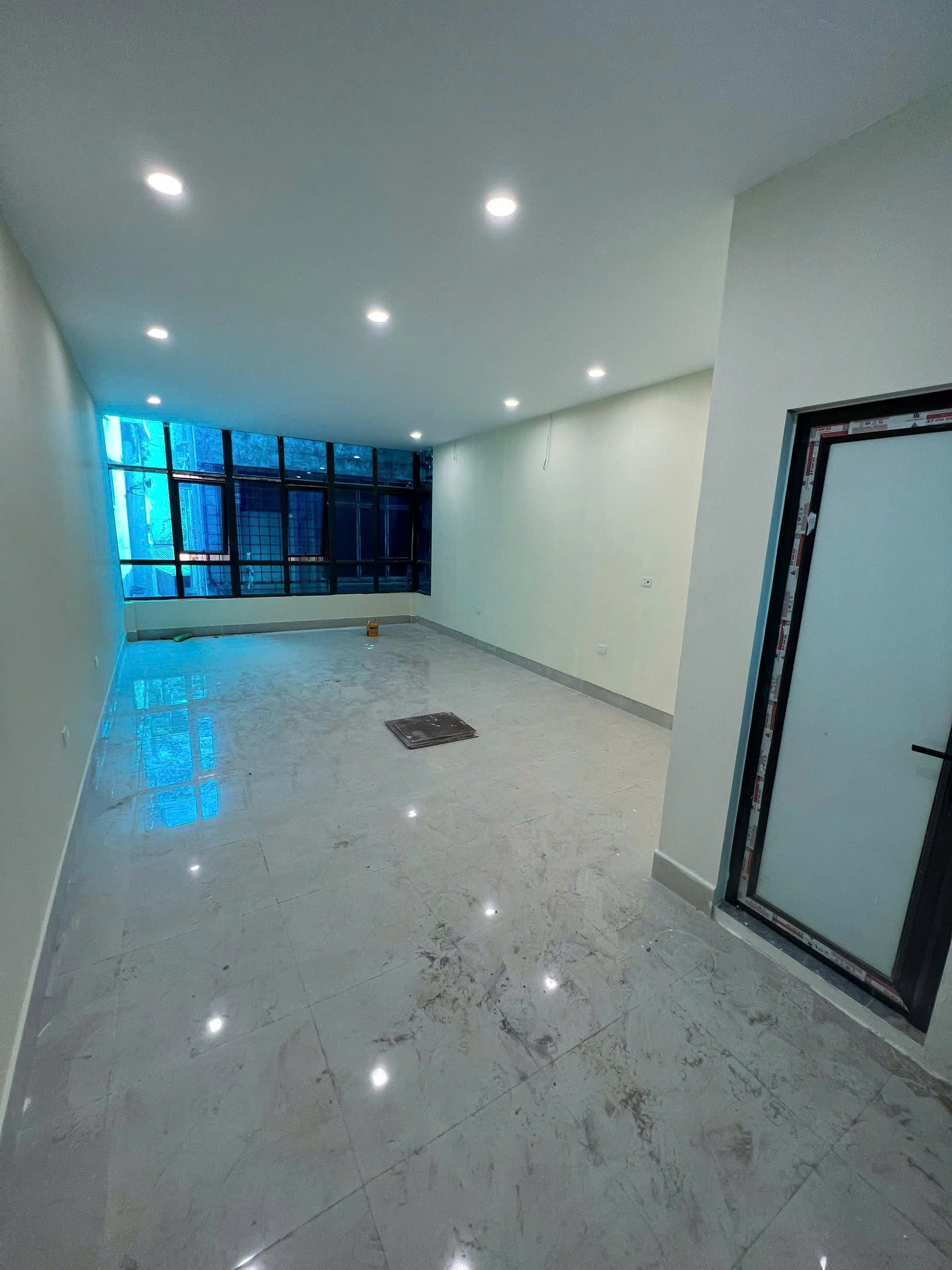 Cho thuê nhà nguyên căn có thang máy ngõ Huy Văn, 50m2 x 4.5 tầng, 4 ngủ, 4 wc, 20 triệu - Ảnh 1